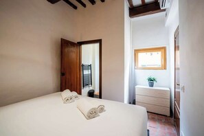 1 chambre, fer et planche à repasser, Wi-Fi, literie fournie