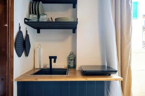 Surface de cuisson, vaisselle et ustensiles