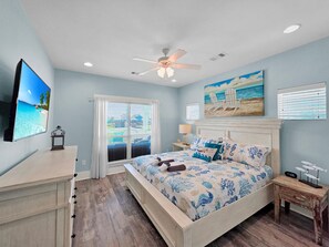 3 bedrooms, iron/ironing board, travel crib, free WiFi