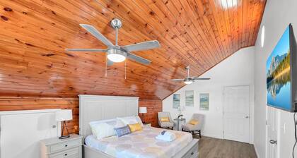Over the Rainbow-3 bedrooms, 2 1/2 bathrooms, sleeps 10, pet friendly