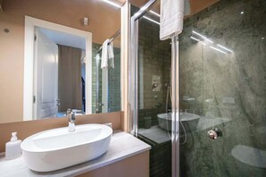 Douche, séchoir à cheveux