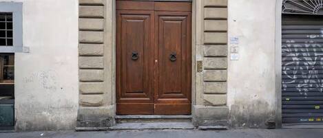 تفاصيل الفندق من الخارج