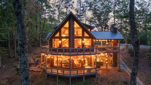 A cabin with a large deck, multiple windows, and a fireplace. - Morning Glory - Cherry Log GA (Cherry Log)