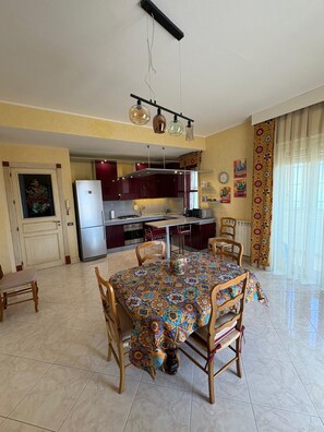 Dining - Casaleoni5769 Apartments in Palermo. Ideal for families and couples of friends. (Palermo)