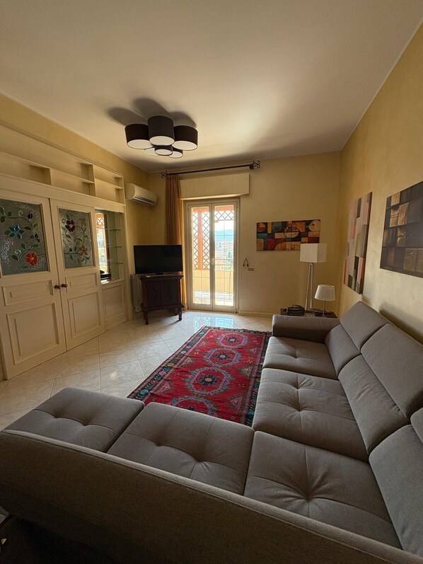 TV - Casaleoni5769 Apartments in Palermo. Ideal for families and couples of friends. (Palermo)