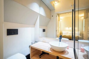 Douche, séchoir à cheveux