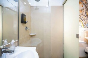 Douche, sèche-cheveux