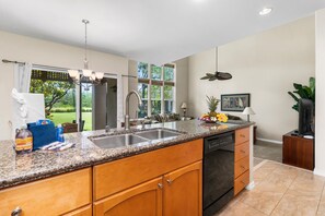 ثلاجة، ميكروويف، فرن، موقد طهي مسطح