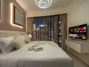 2 soverom, skrivebord, strykejern/-brett og wi-fi