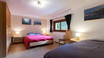 4 slaapkamers, een strijkplank/strijkijzer, wifi, beddengoed