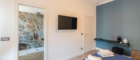 Superior Double Room, City View | In-room safe, desk, laptop workspace, soundproofing