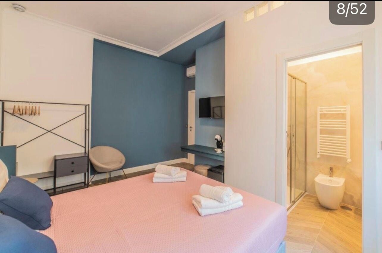 Tallelokero huoneessa, työpöytä