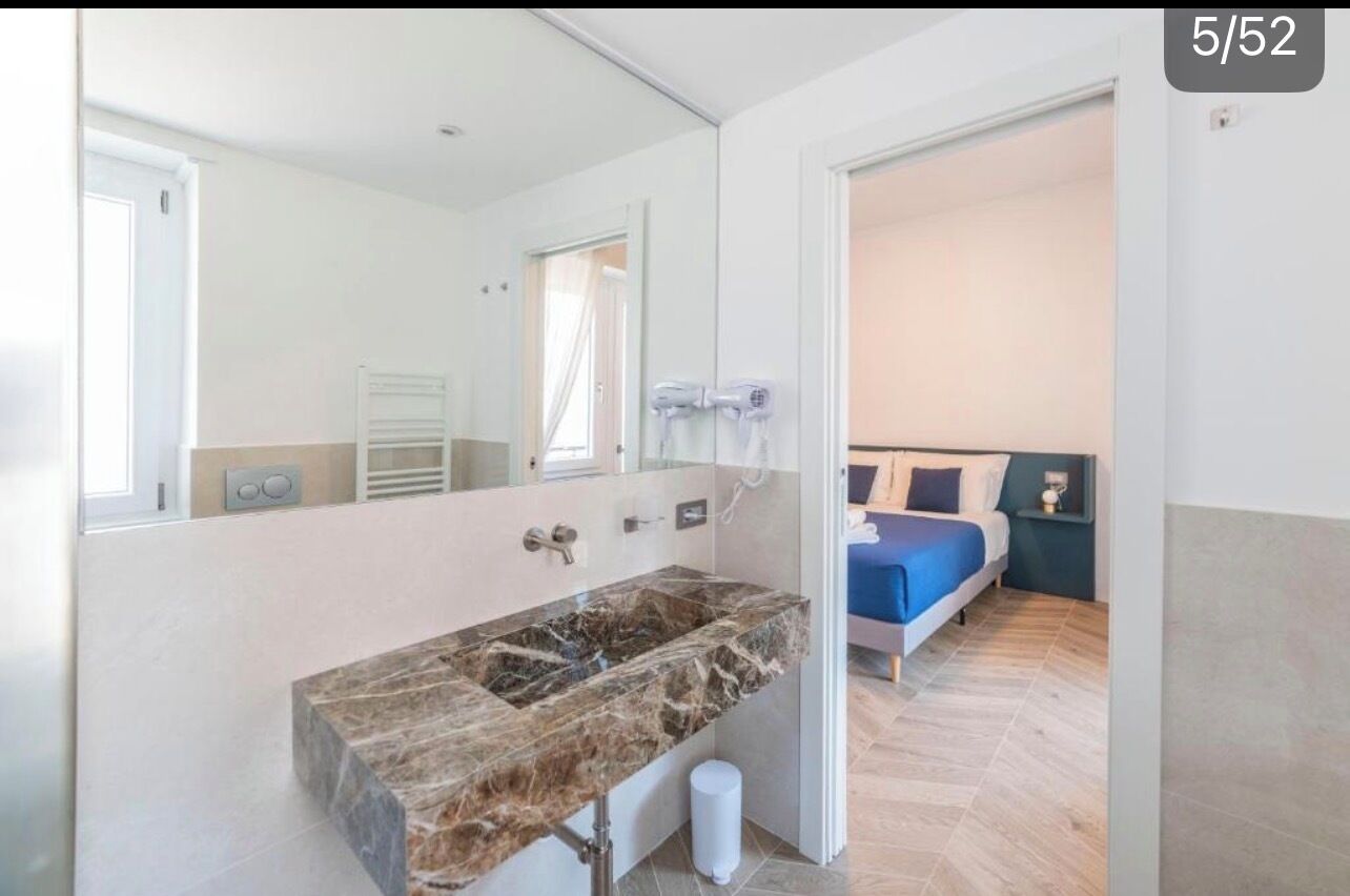 Superior-Doppelzimmer, Stadtblick | Badezimmer | Dusche, kostenlose Toilettenartikel, Haartrockner, Handtücher