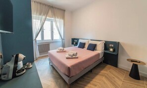 A modern hotel room with a bed, a coffee machine, and a small table. - Victoria rooms  (Rome)