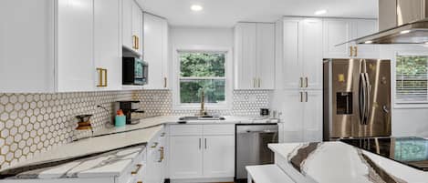 ハウス 3 ベッドルーム | 専用キッチン | 冷蔵庫、オーブン、コーヒー / ティーメーカー
