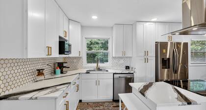 Spacious Getaway Near Dc & Potomac River 3 Bedroom Home