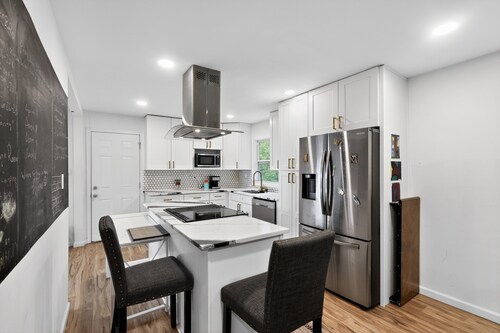 Spacious Getaway Near Dc & Potomac River 3 Bedroom Home