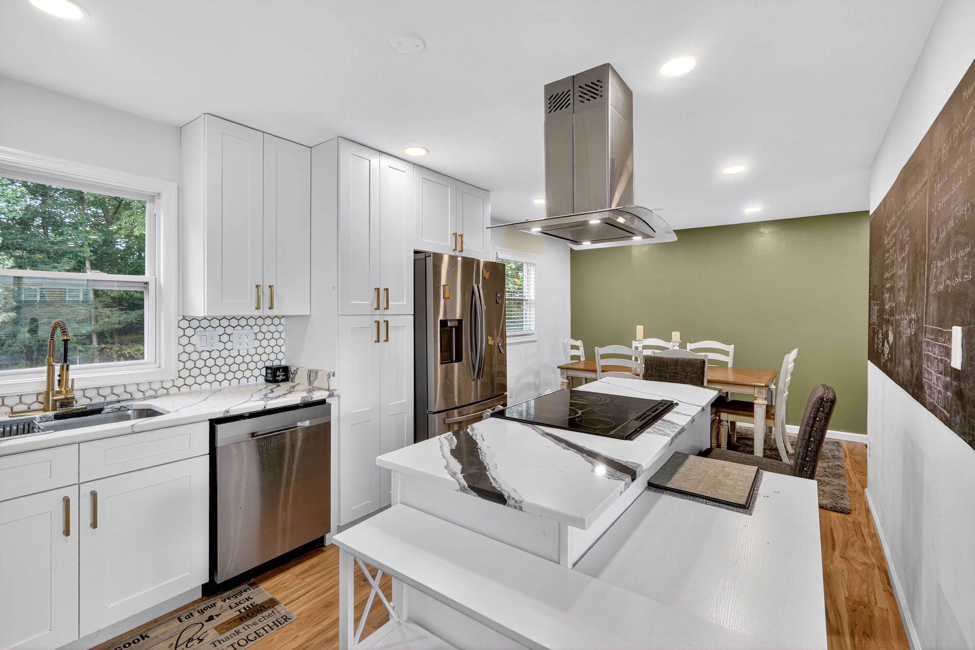 House, 3 Bedrooms | Private kitchen | Fridge, oven, coffee/tea maker