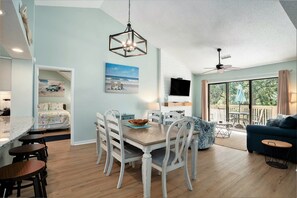 Leilighet, 3 soverom | Oppholdsområde | Smart-TV