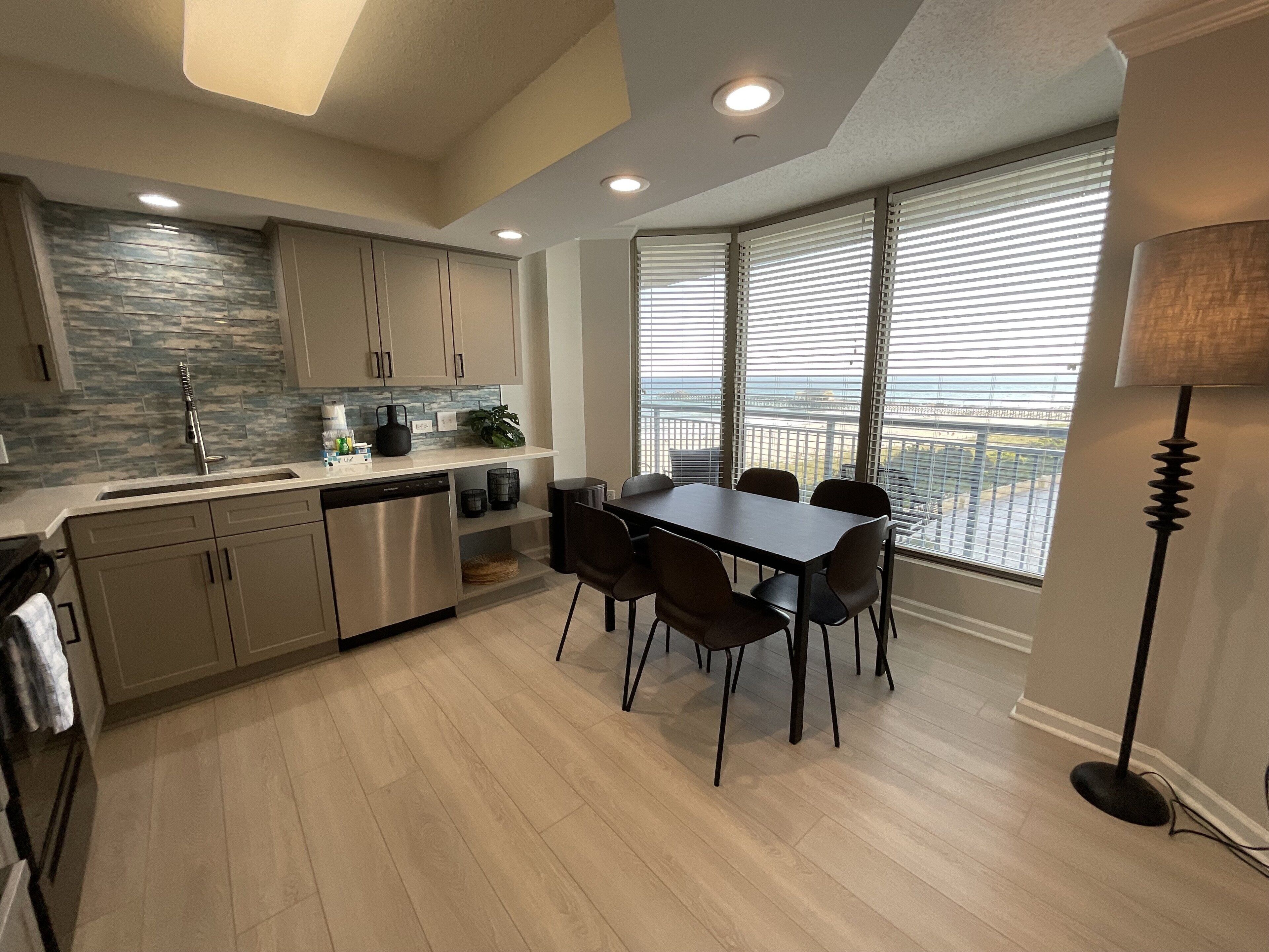 Condo, 2 habitaciones | Cocina privada | Refrigerador, horno, cafetera y tetera y tostadora 