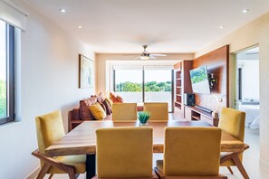 Apartment, 4 Bedrooms | Dining