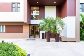 Apartment, 4 Bedrooms | Exterior detail