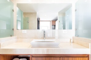 Apartment, 4 Bedrooms | Bathroom