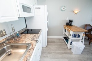 Private kitchen - Ocean Forest 1006 1 Bedroom Condo (Myrtle Beach)