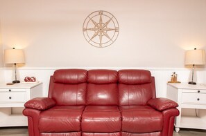 Condo, 2 quartos | Área de estar