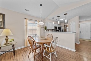 Leilighet, 2 soverom | Spiseområde