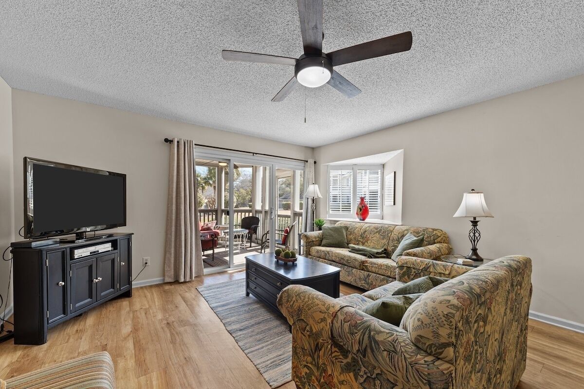 Condo, 2 Bedrooms | Living area