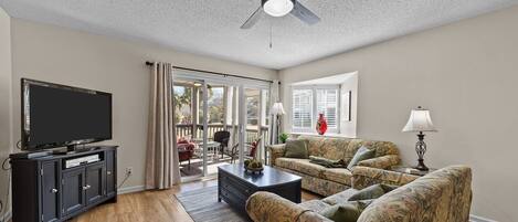 Condo, 2 Bedrooms | Living area