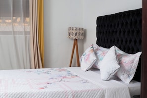 4 chambres, fer et planche à repasser, Wi-Fi, draps fournis