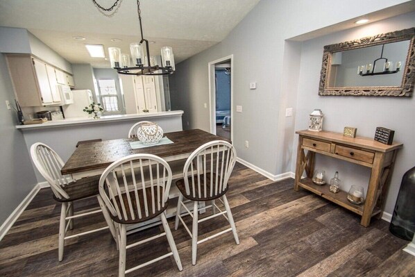 Leilighet, 2 soverom | Spiseområde