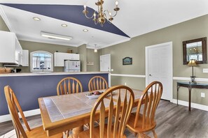 Leilighet, 2 soverom | Spiseområde