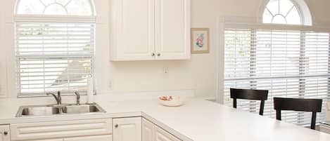 Appart'hôtel, 2 chambres | Cuisine privée