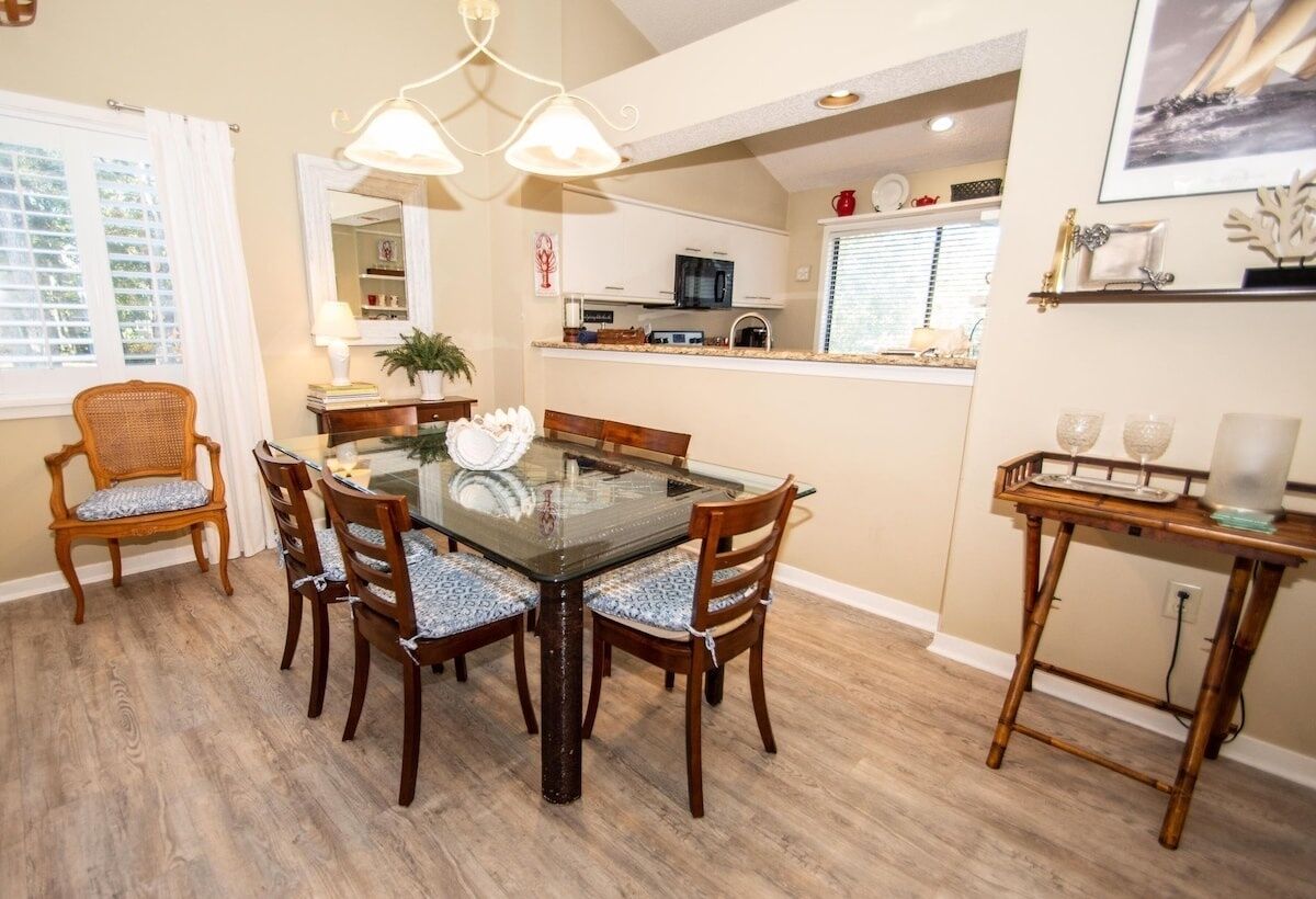 Condo, 2 Bedrooms | Dining