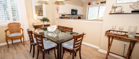 Condo, 2 Bedrooms | Dining