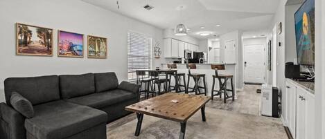 Condo, 2 Bedrooms | Living area