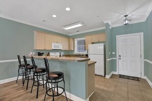 Condo, 2 Bedrooms | Private kitchen | Fridge, oven, coffee/tea maker, toaster - Magnolia Pointe Magnolia Lake 4811-104 2 Bedroom Condo (Myrtle Beach)