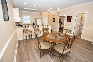 公寓客房, 2 間臥室 | 用餐區