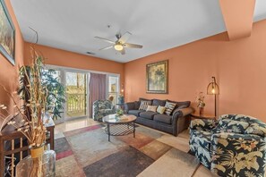 Condo, 3 Bedrooms | Living area