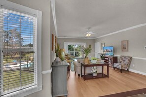 Condo, 3 quartos | Área de estar