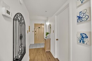 Condo, 2 chambres | Intérieur