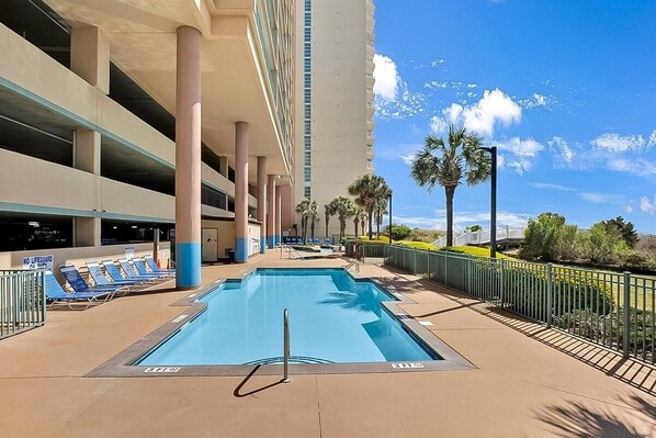 Condo, 2 chambres | Piscine