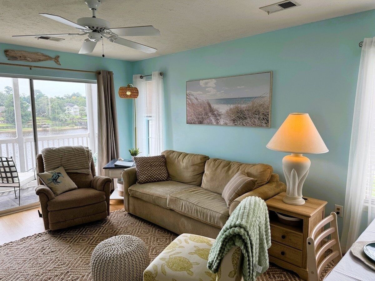 Condo, 2 Bedrooms | Living area