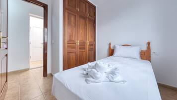 2 slaapkamers, een strijkplank/strijkijzer, gratis wifi, beddengoed