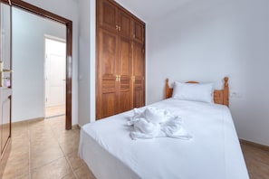 2 slaapkamers, een strijkplank/strijkijzer, gratis wifi, beddengoed