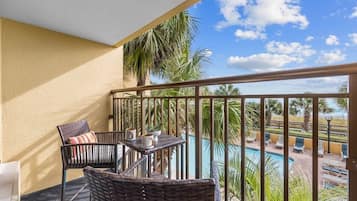 Condo, 1 Bedroom | Outdoor dining