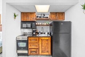 Condo, 1 Bedroom | Private kitchen | Oven, coffee/tea maker, toaster - Holiday Pavilion 208 1 Bedroom Condo (Myrtle Beach)